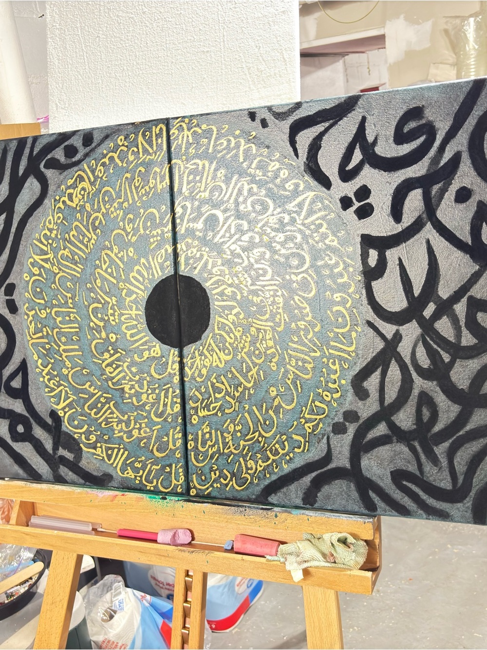 Hand-Painted Gold Calligraphy Circle Wall Art - Blue/Black